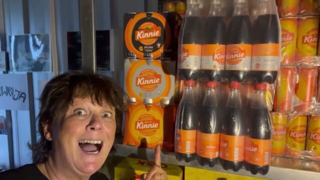 Kinnie, Kinnie diet & Kinnie Zest aus Malta im Lagerraum in Berlin von…