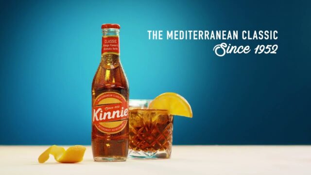 Kinnie in der Glasflasche – Video von Simonds Farsons